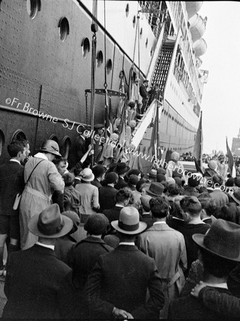 CROWDS GREET ARRIVAL OF LEGATE AT DUBLIN PORT